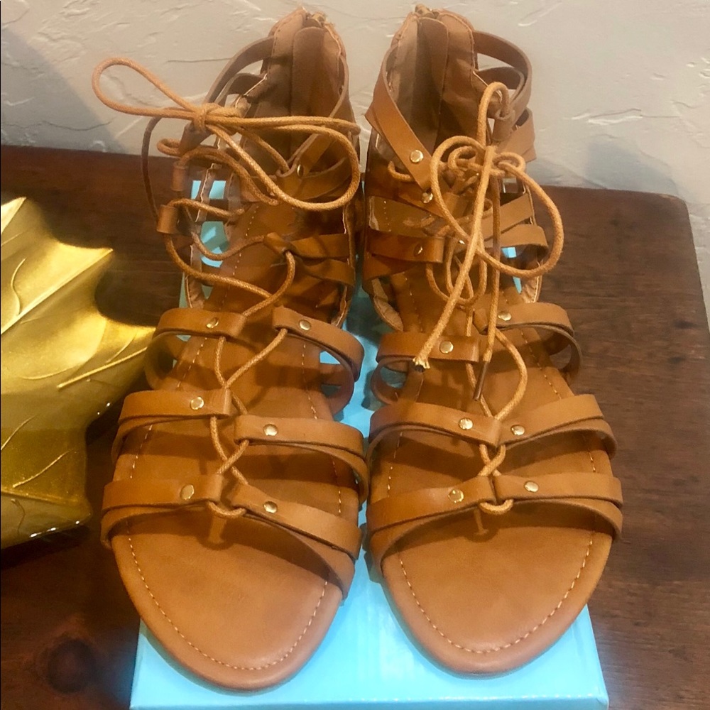 NIB Anna Strappy Lace Up Studded Sandals Size 10
